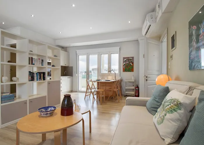 Central Apartment On Lionsquare With Sea And City View