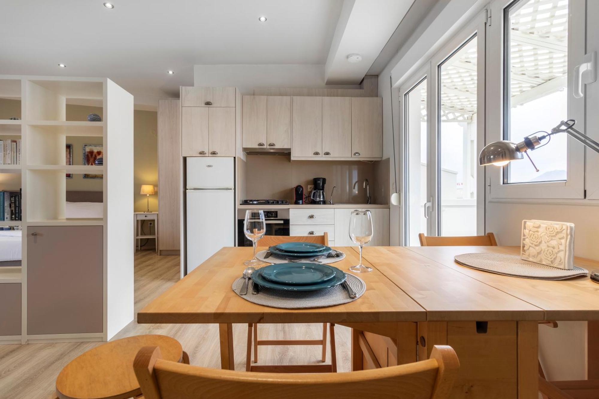Apartment On Lionsquare With Sea And View