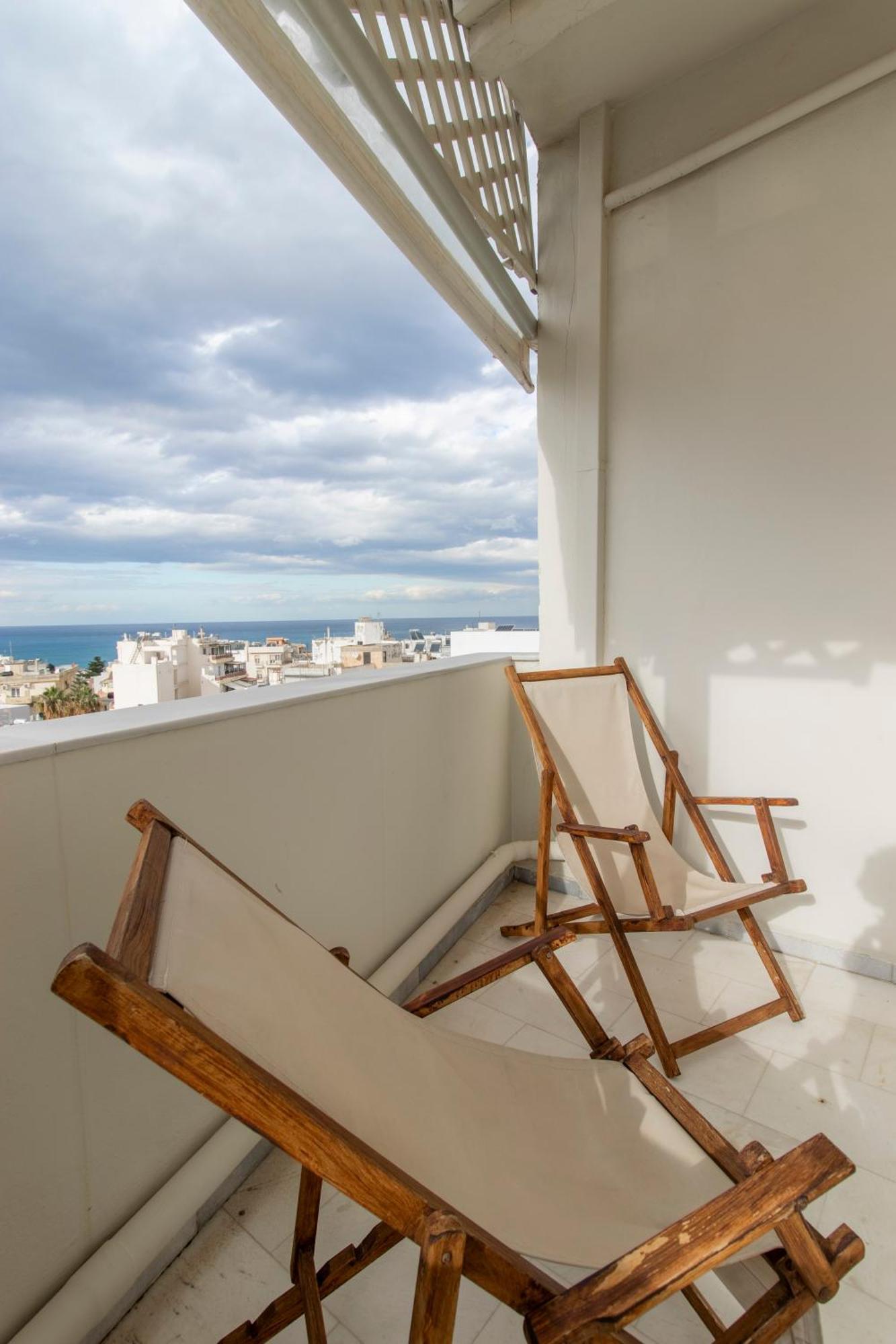 On Lionsquare With Sea And View * Heraklion (Crete)