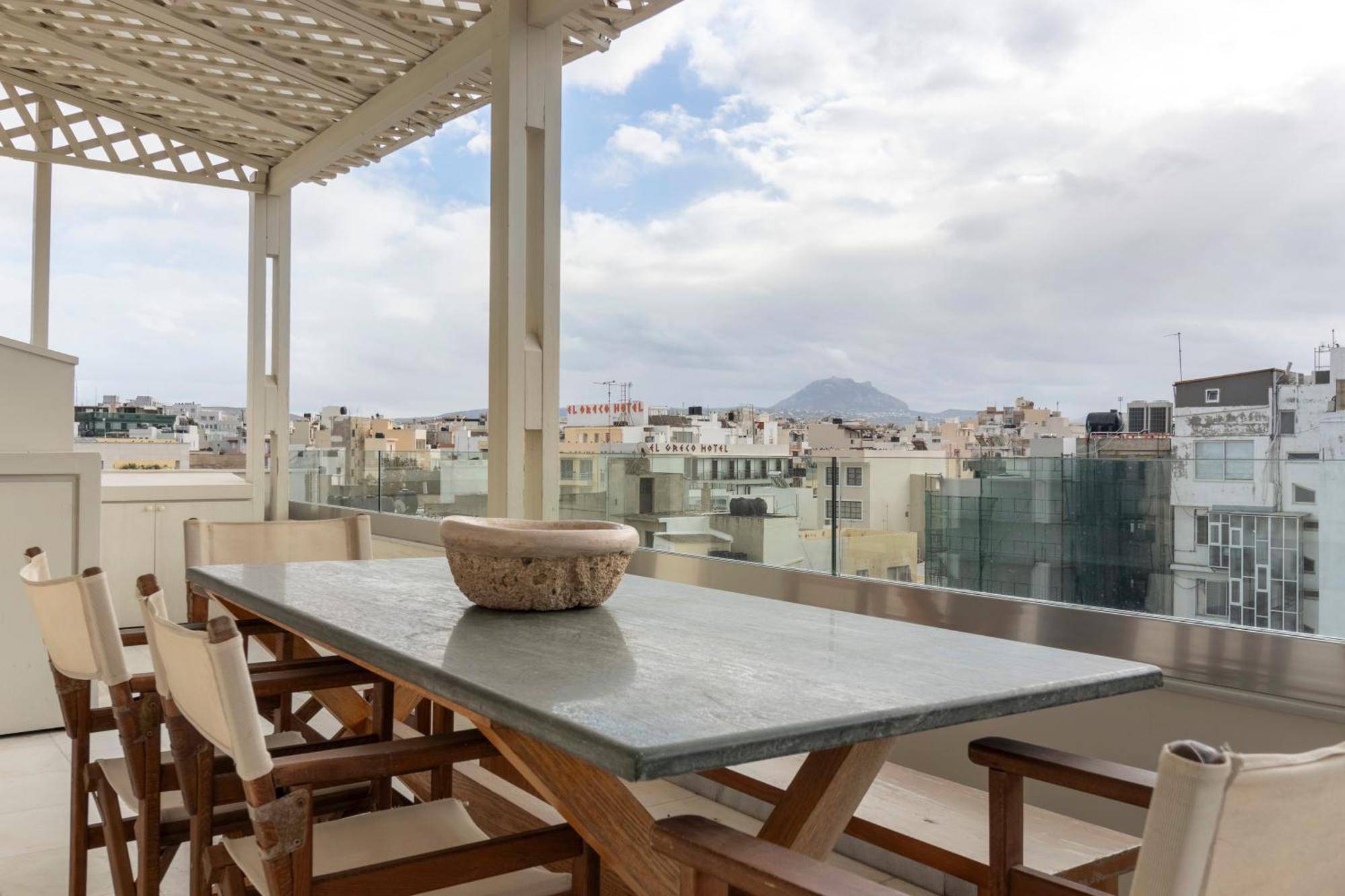 On Lionsquare With Sea And View Apartment
